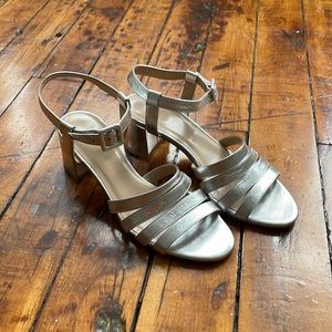 Maryam Nassir Zadeh Palma Low Heel in Metallic Silver. Size 37.5